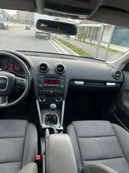 Tirane, shitet makine Shitet Audi A3 2 TDI Nafte Nafte, blu e errët manuale Kondicioner 18.999 km 3.400 €