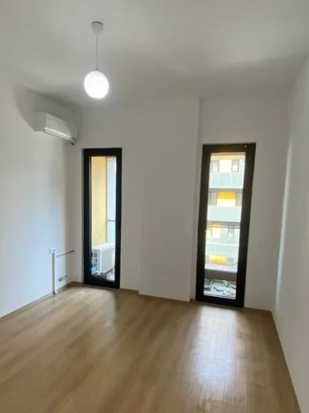 Tirane, jepet me qera zyre Kati 4, 72 m² 750 € (21 Dhjetori)