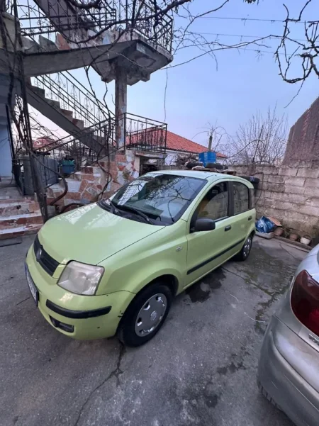 Tirane, shitet makine Shite Fiat Panda viti 2006 motor Nafte 1.3 Nafte, jeshile manuale Kondicioner 2.100 km 2.400 €