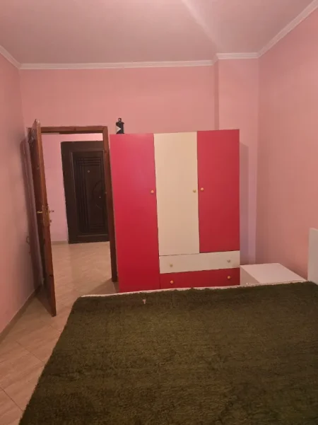 Tirane, jepet me qera apartament 1+1 Kati 2, 75 m² 340 € (Rruga 5 Maji)