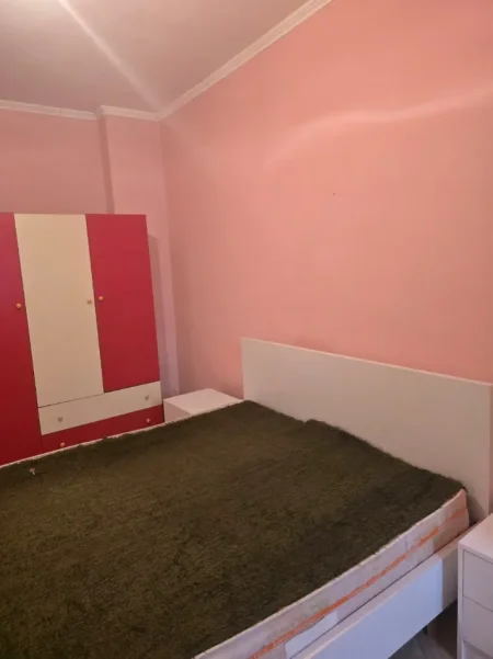 Tirane, jepet me qera apartament 1+1 Kati 2, 75 m² 340 € (Rruga 5 Maji)