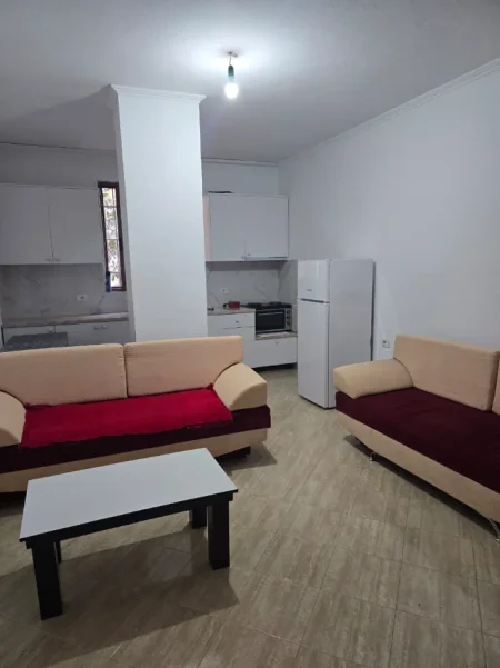 Tirane, jepet me qera apartament 1+1 Kati 2, 75 m² 340 € (Rruga 5 Maji)