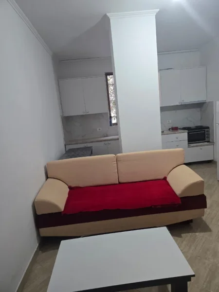 Tirane, jepet me qera apartament 1+1 Kati 2, 75 m² 340 € (Rruga 5 Maji)