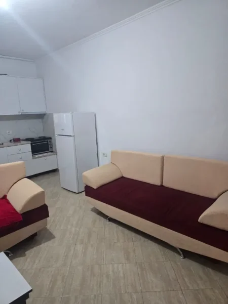 Tirane, jepet me qera apartament 1+1 Kati 2, 75 m² 340 € (Rruga 5 Maji)