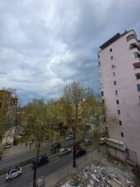 Tirane, shitet 3+1+Ballkon Kati 4, 135 m² (Rruga Reshit Petrela)