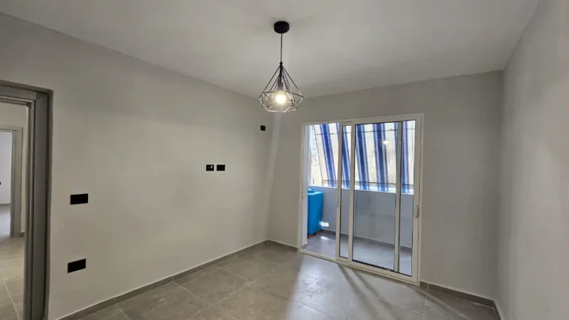 Tirane, jepet me qera apartament 3+1 Kati 4, 86 m² 700 €