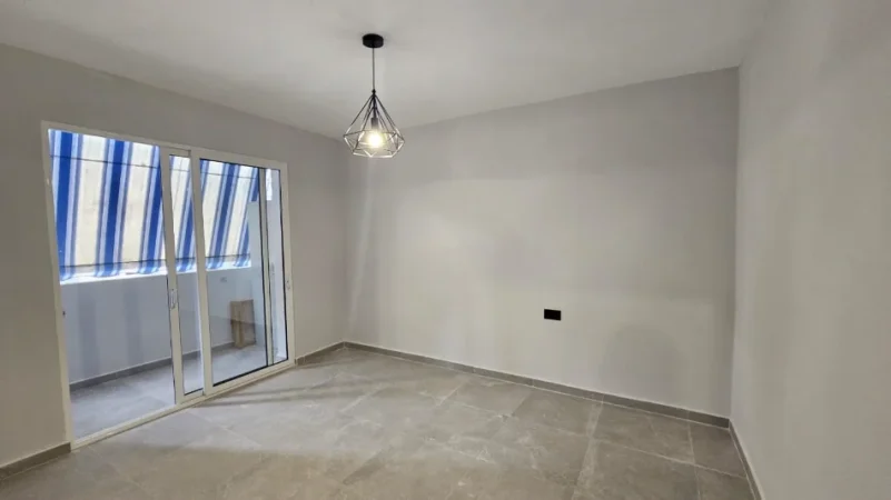 Tirane, jepet me qera apartament 3+1 Kati 4, 86 m² 700 €