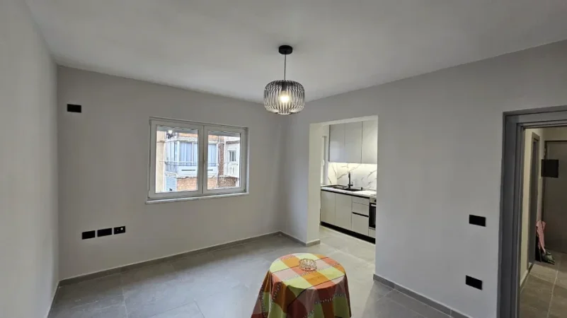 Tirane, jepet me qera apartament 3+1 Kati 4, 86 m² 700 €