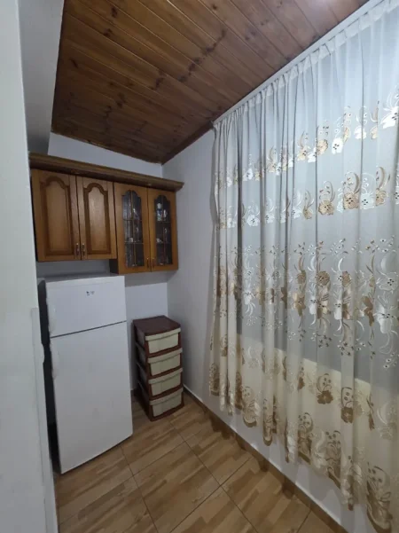 Tirane, jepet me qera apartament 1+1 Kati 3, 75 m² 400 € 