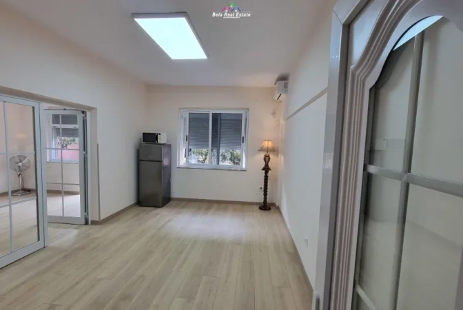 Tirane, jepet me qera zyre Kati 2, 55 m² 850 € (prane Lebon Tirana)