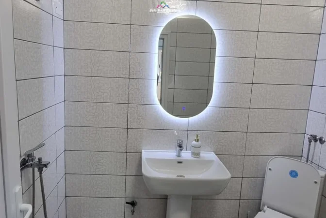 Tirane, jepet me qera zyre Kati 2, 55 m² 850 € (prane Lebon Tirana)