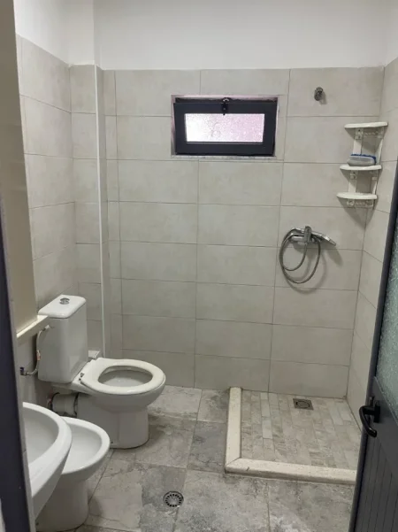 Tirane, shitet 1+1 Kati 2, 48 m² (Ish Parku)