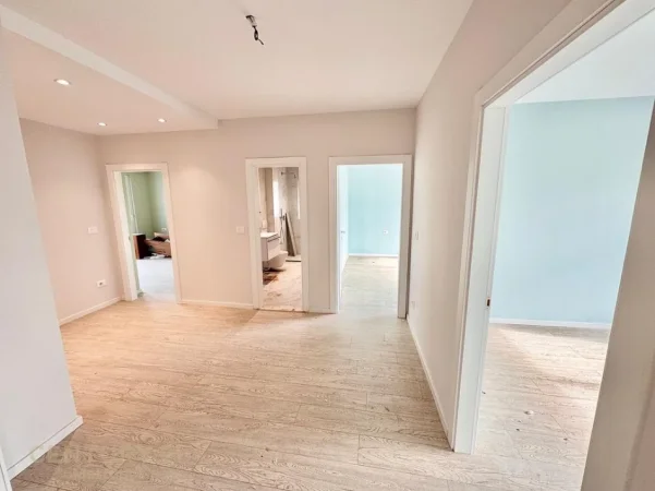Tirane, jepet me qera zyre Kati 2, 100 m² 1.100 € (Qender)