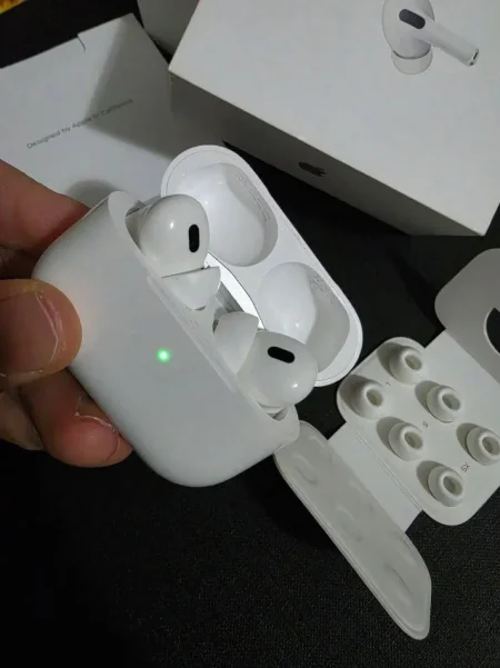 Tirane, shes Air pods 2 pro me bllokim zhurme shum pak te perdorura