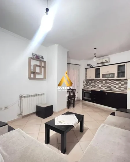 Tirane, jepet me qera 1+1 , 72 m² 410 € (Rruga xhanfize keko)