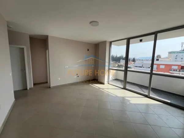 Tirane, jepet me qera apartament 3+1+Ballkon Kati 3, 90 m² 600 € (Ali Demi)