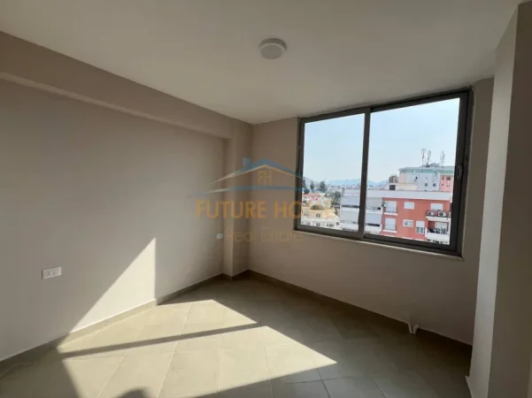 Tirane, jepet me qera apartament 3+1+Ballkon Kati 3, 90 m² 600 € (Ali Demi)