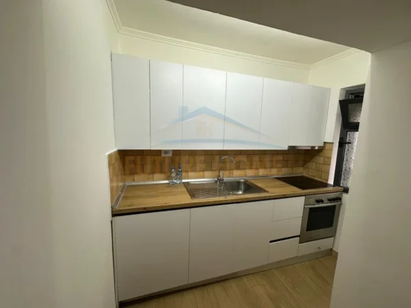 Tirane, jepet me qera apartament 1+1+Ballkon Kati 2, 60 m² 600 € (Myslym Shyri)