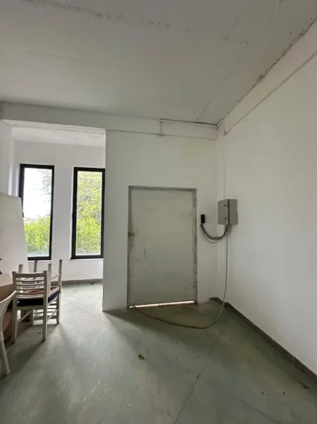 Durres, shitet ambjent biznesi , 690 m² 560.000 € (Urës së Dajlanit)