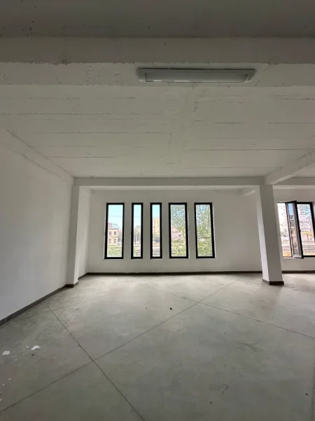 Durres, shitet ambjent biznesi , 690 m² 560.000 € (Urës së Dajlanit)