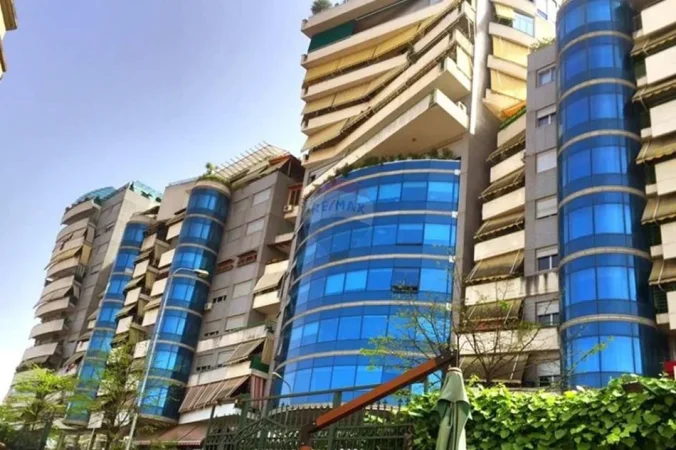 Tirane, jepet me qera dyqan , 33 m² 400 € 