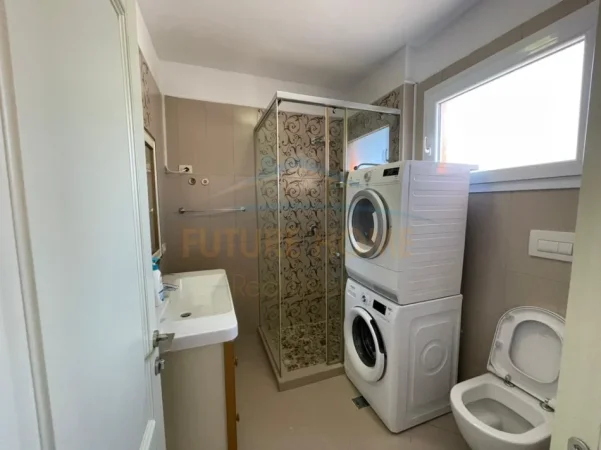 Tirane, jepet me qera apartament 3+1+Ballkon Kati 6, 112 m² 1.000 € (Liqeni i Thate)