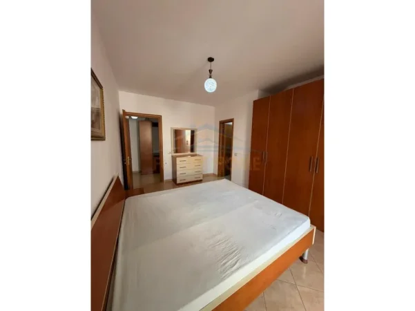 Tirane, shitet apartament 2+1+Ballkon Kati 5, 92 m² 125.000 € (Fresku)