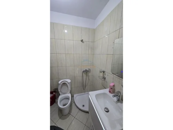 Tirane, jepet me qera apartament 1+1+Ballkon Kati 10, 53 m² 500 € (Pallati me Shigjeta)