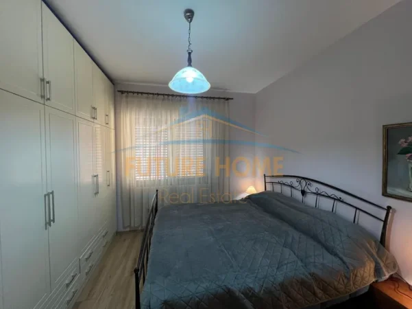 Tirane, jepet me qera apartament 2+1+Ballkon Kati 5, 95 m² 800 € (Stadiumi Dinamo)
