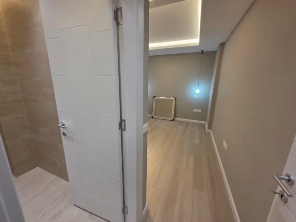 Tirane, shitet apartament 2+1+Ballkon Kati 8, 112 m² 305.000 € (Ish Ekspozita)