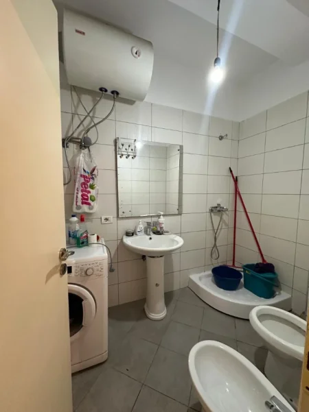 Tirane, jepet me qera apartament 2+1 Kati 7, 90 m² 450 € (Bar Santana ne Astir)
