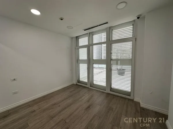Tirane, jepet me qera apartament 1 Katshe Kati 1, 413 m² 4.500 € (komuna e parisit)