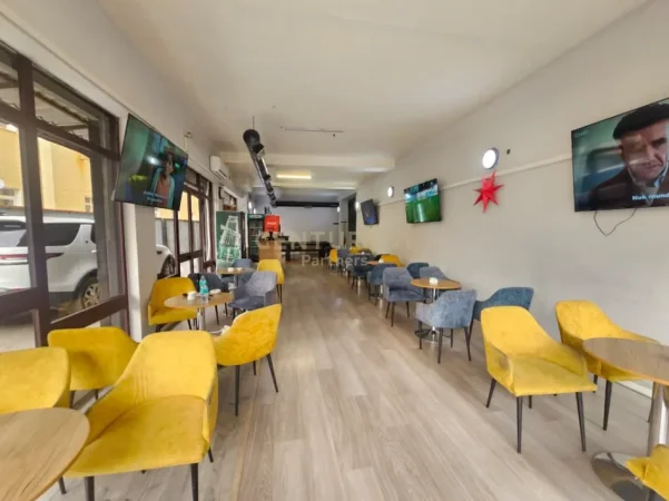 Tirane, jepet me qera lokal Kati 0, 165 m² 1.800 € (siri kodra)