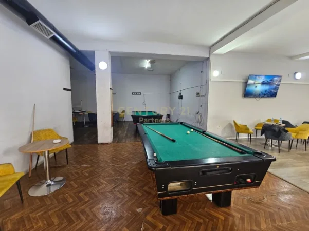 Tirane, jepet me qera lokal Kati 0, 165 m² 1.800 € (siri kodra)