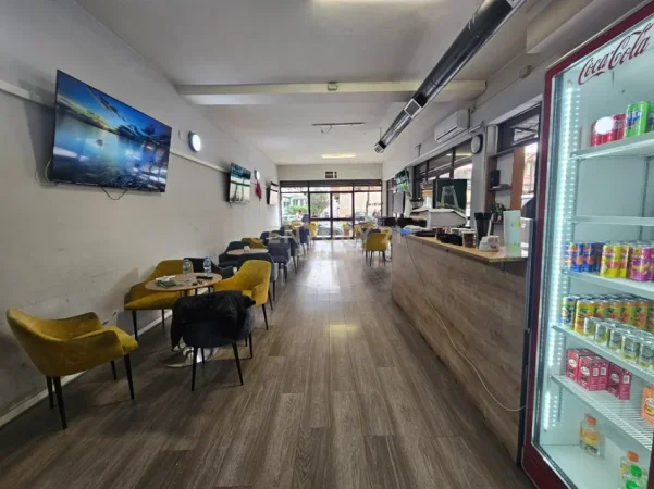 Tirane, jepet me qera lokal Kati 0, 165 m² 1.800 € (siri kodra)