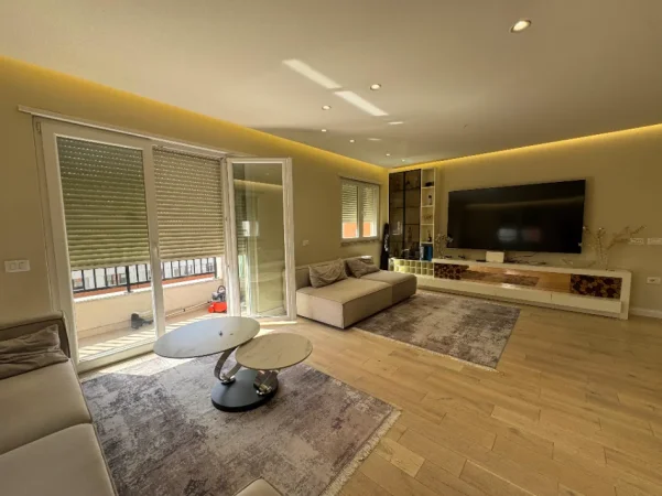 Tirane, shitet apartament 2+1+Ballkon Kati 6, 105 m² 175.000 € (Teodor keko)