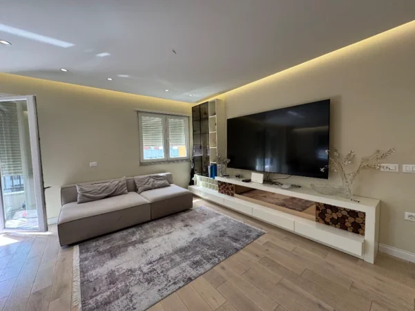 Tirane, shitet apartament 2+1+Ballkon Kati 6, 105 m² 175.000 € (Teodor keko)