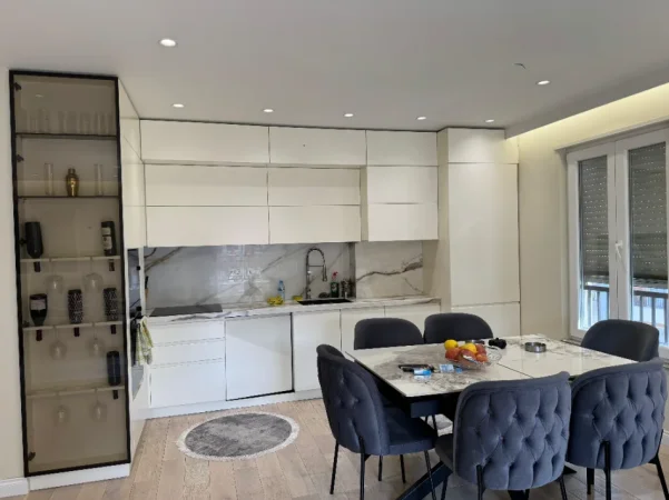 Tirane, shitet apartament 2+1+Ballkon Kati 6, 105 m² 175.000 € (Teodor keko)