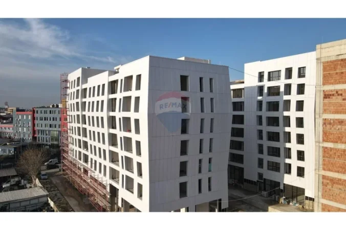 Tirane, shitet dyqan , 100 m² 400.000 € 