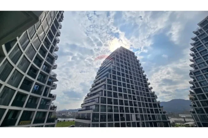 Shqiperi, jepet me qera ambjent biznesi , 96 m² 3.000 € 