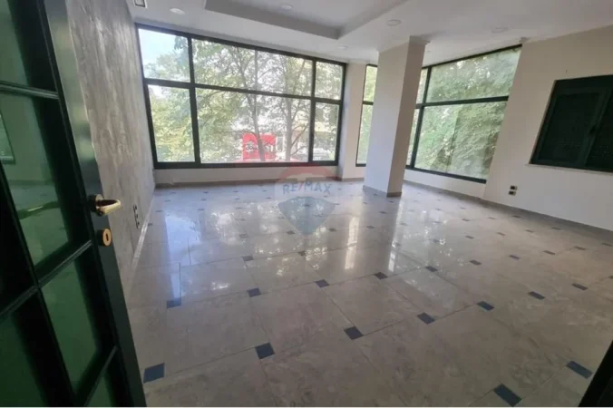 Shqiperi, shitet ambjent biznesi , 385 m² 1.500.000 € (Rruga Sami Frasheri)