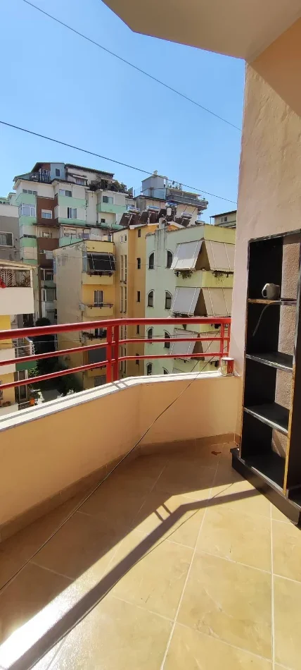 Tirane, jepet me qera apartament 2+1+Aneks+Ballkon Kati 3, 108 m² 60.000 €