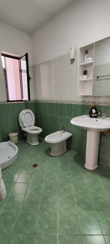 Tirane, jepet me qera apartament 2+1+Aneks+Ballkon Kati 3, 108 m² 60.000 €