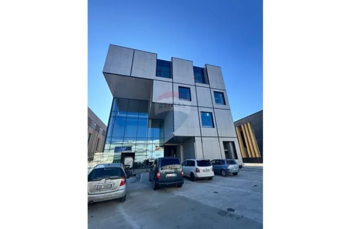 Tirane, jepet me qera , 830 m² 16.600 € 