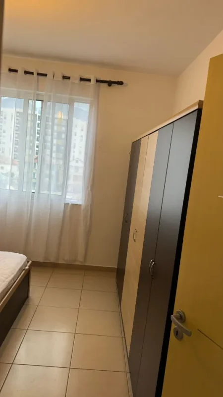 Shqiperi, jepet me qera apartament 1+1 Kati 3, 