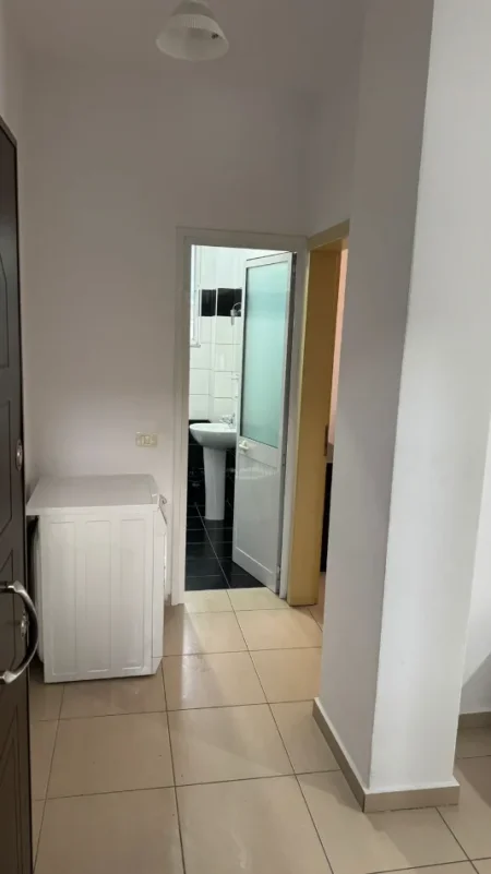 Shqiperi, jepet me qera apartament 1+1 Kati 3, 