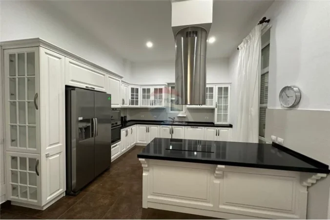 Tirane, jepet me qera Vile 3 Katshe , 650 m² 4.500 € 