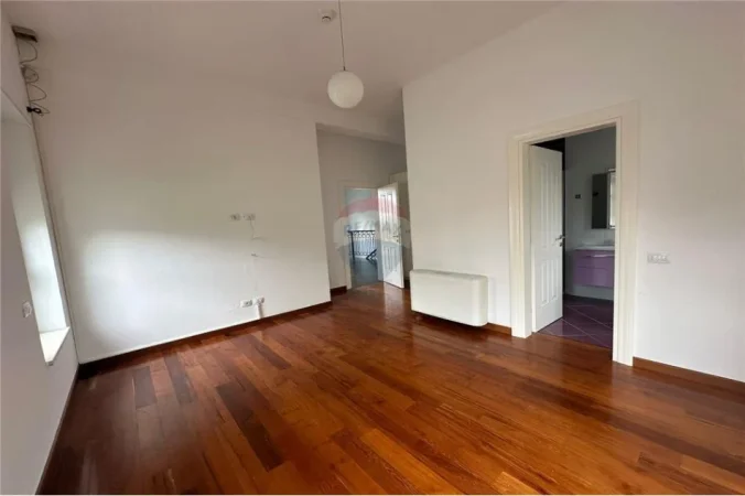 Tirane, jepet me qera Vile 3 Katshe , 650 m² 4.500 € 