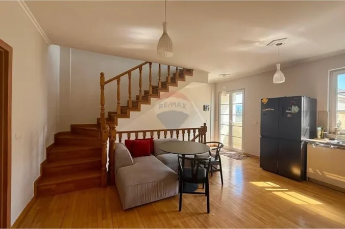 Tirane, jepet me qera Vile 3 Katshe , 200 m² 1.100 € 