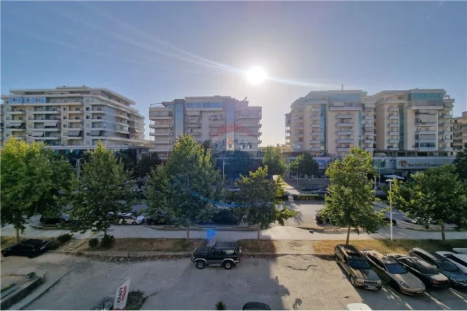 Vlore, shitet apartament 3+1+Ballkon Kati 2, 301 m² 286.425 € (Transballkanike - Rruga Gjergj Kastrioti, Vlorë)
